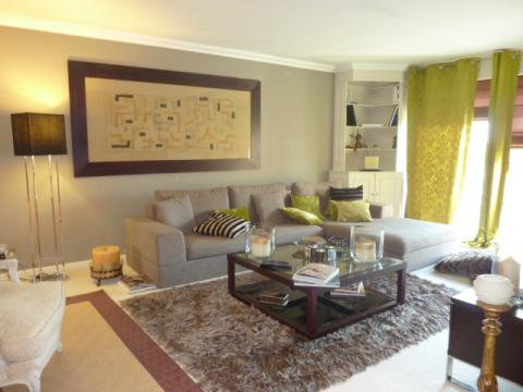 Three bedroom flat for rent in Battersea Bridge Road Leaving room